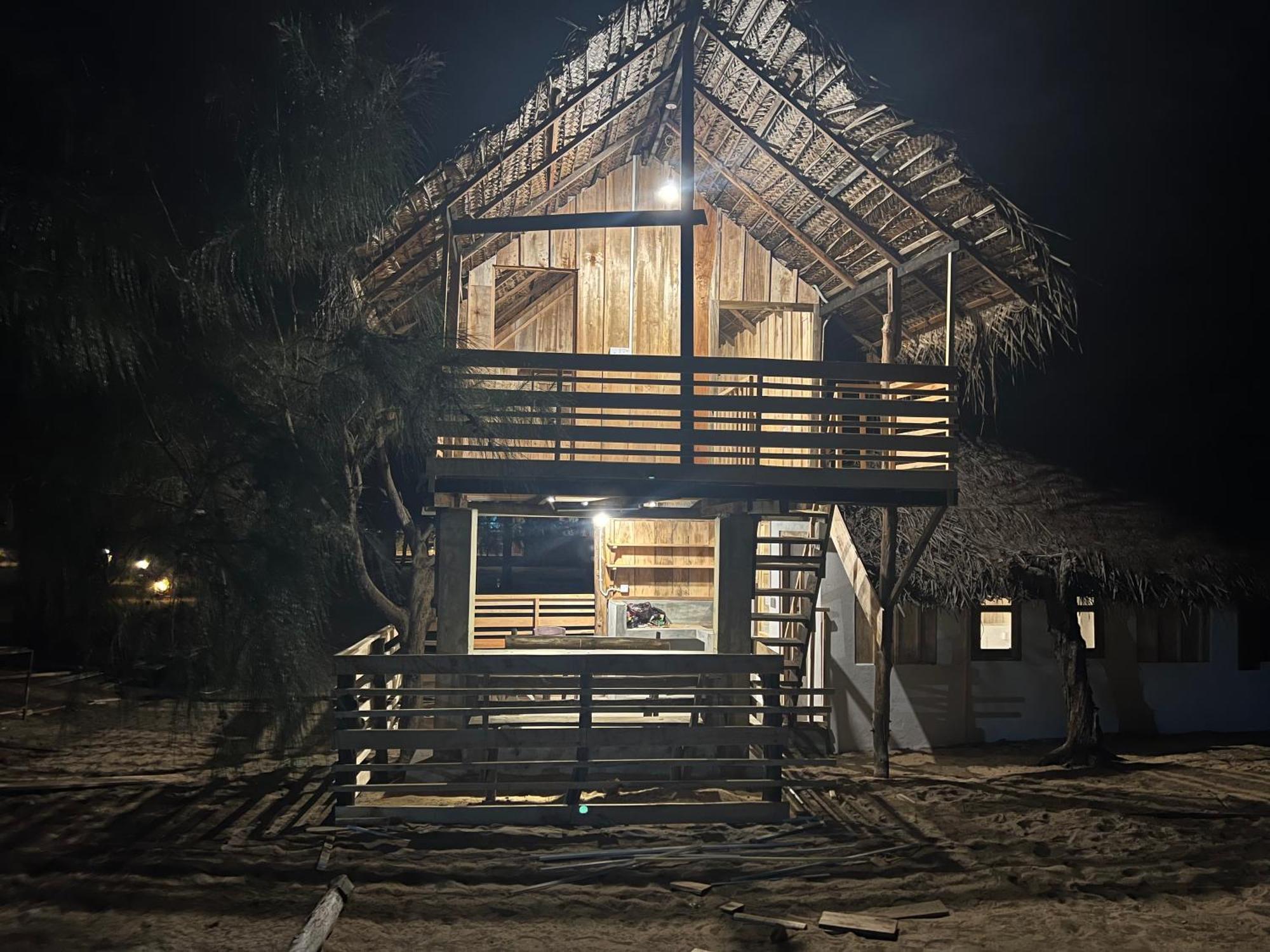 Sand Dune Beach Resort & Surf Camp Arugam Bay Buitenkant foto