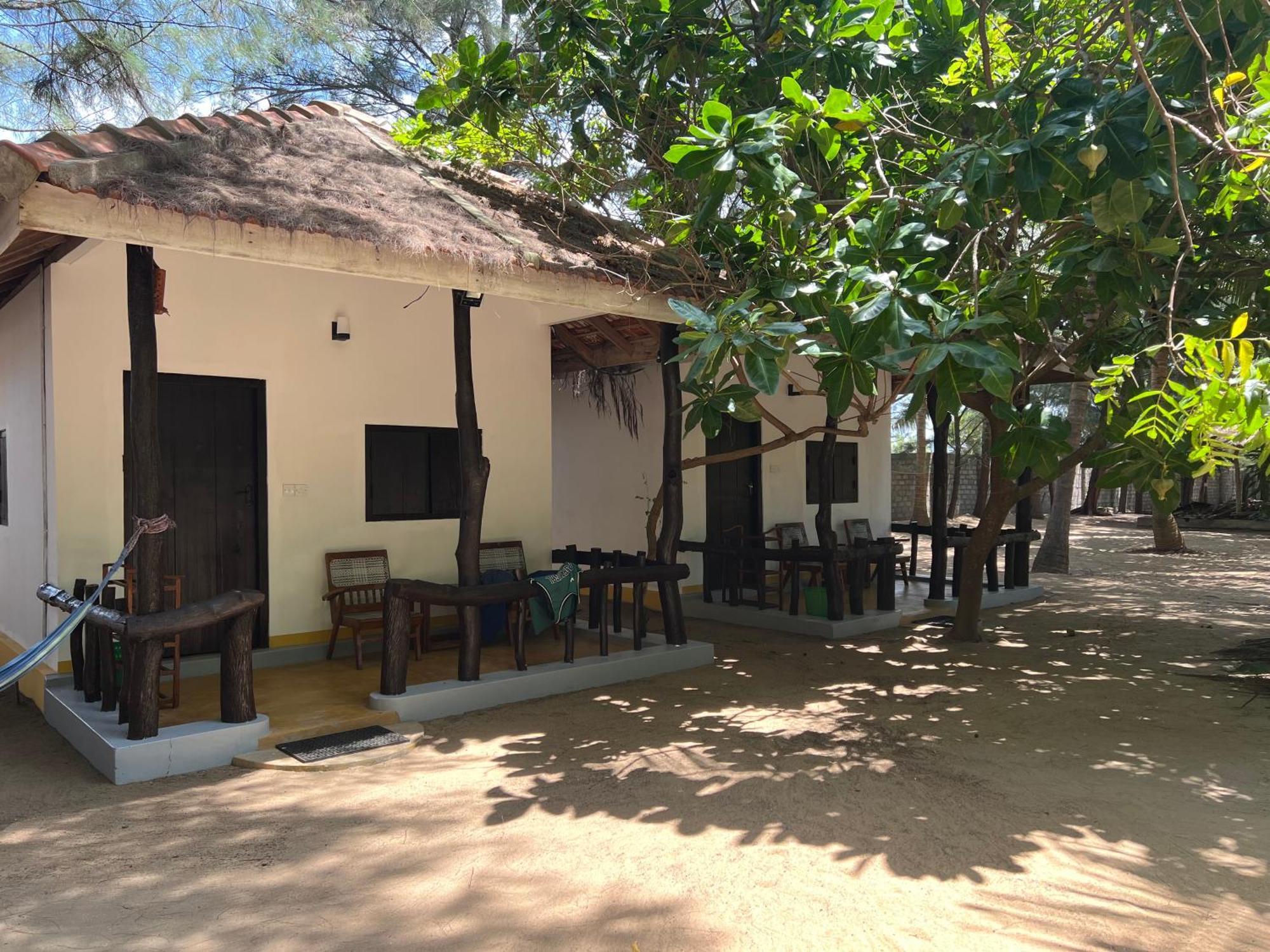 Sand Dune Beach Resort & Surf Camp Arugam Bay Buitenkant foto